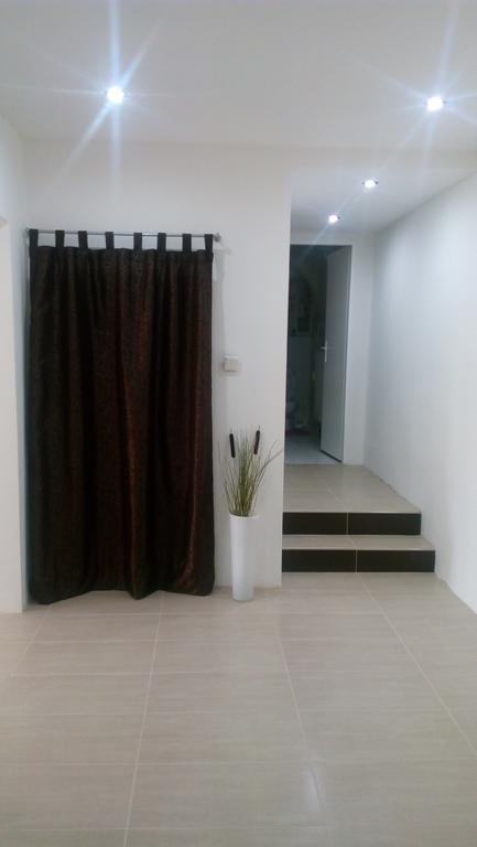 Mija Apartman S Vinnym Sklipkem, Zahradou A Grilem Kajov Exterior photo